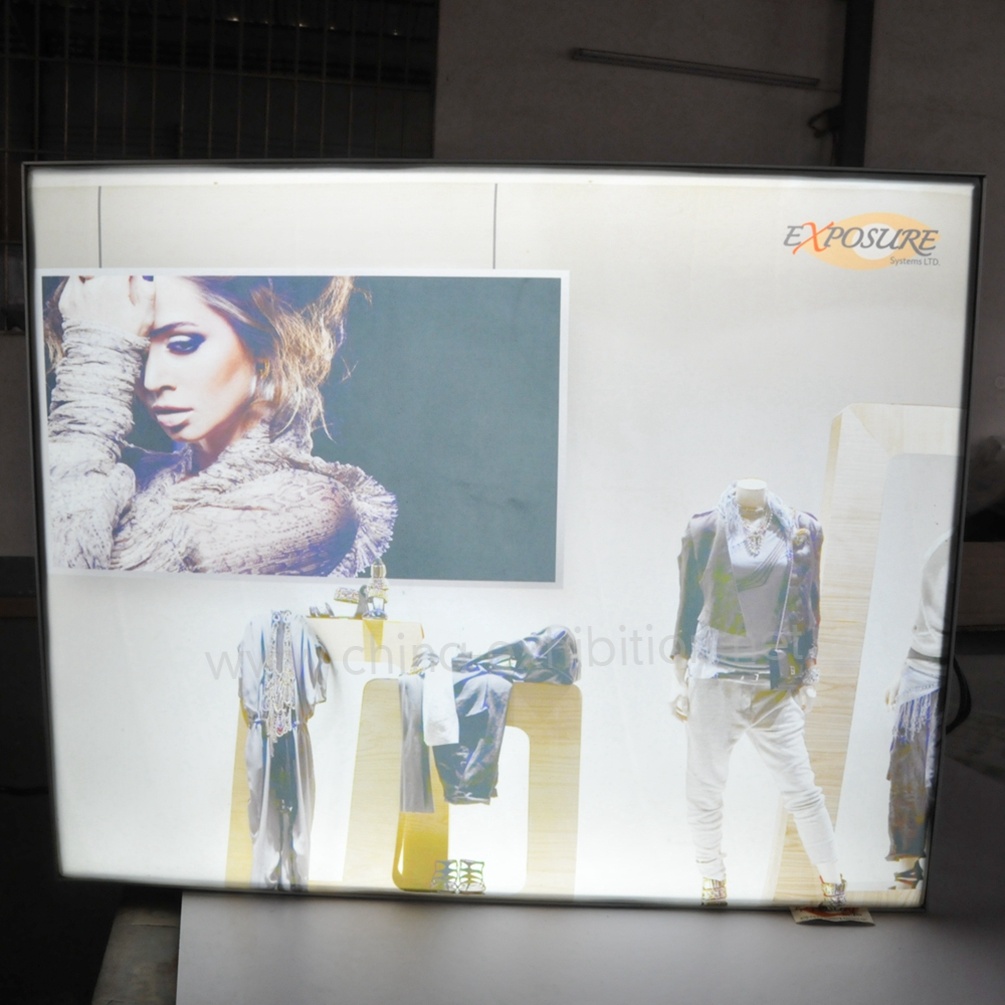 La Cina in alluminio Profilo Consiglio retroilluminato LED Segno Outdoor Advertising Billboard stand