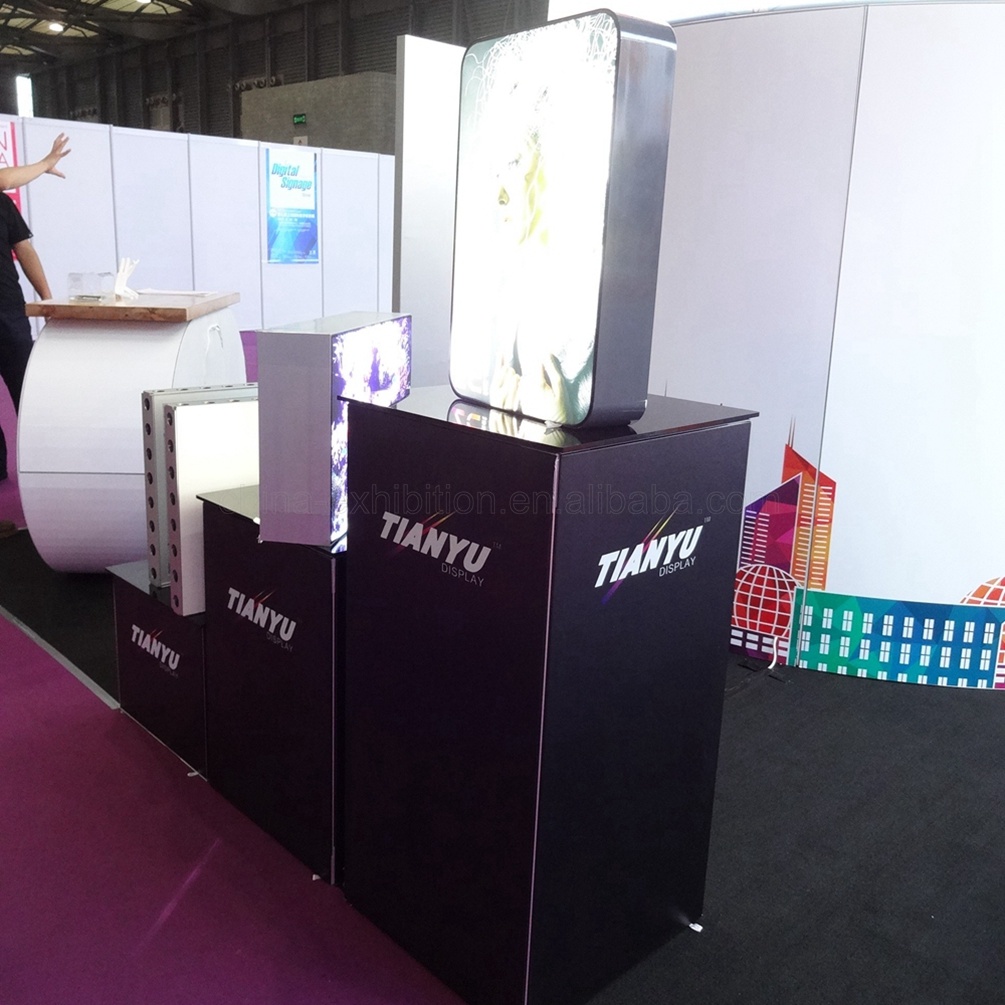 Fornitura di stand per espositori modulari convenzionati
