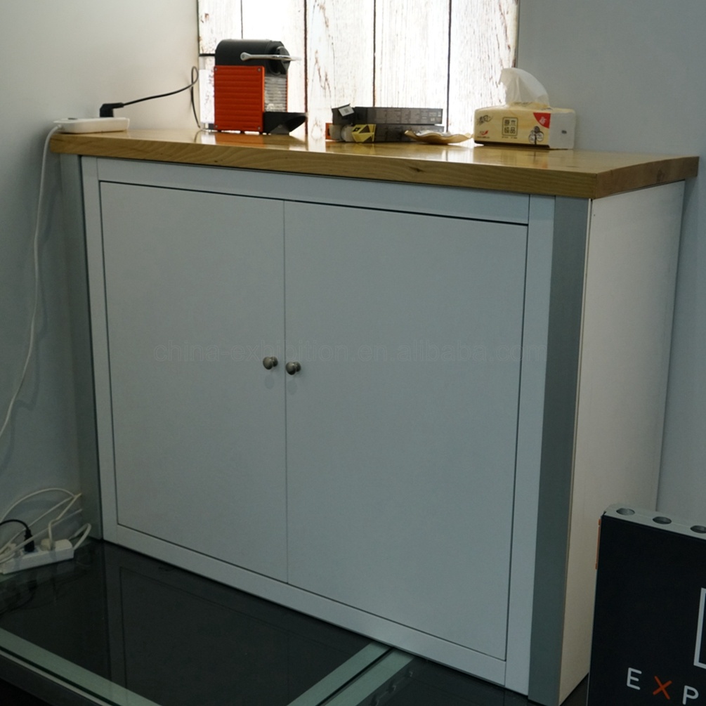 Nuovo design personalizzato per stand espositivo con insegna LED e logo aziendale