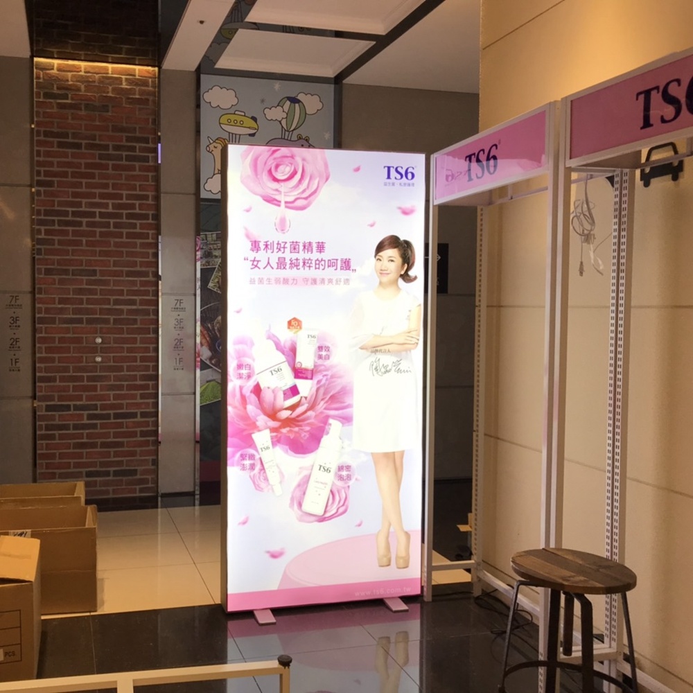 سلسلة متاجر الديكور الصور بالجملة بوث ضعف الجانب متجر لبيع الملابس الإطار، أقل LED ضوء مربع